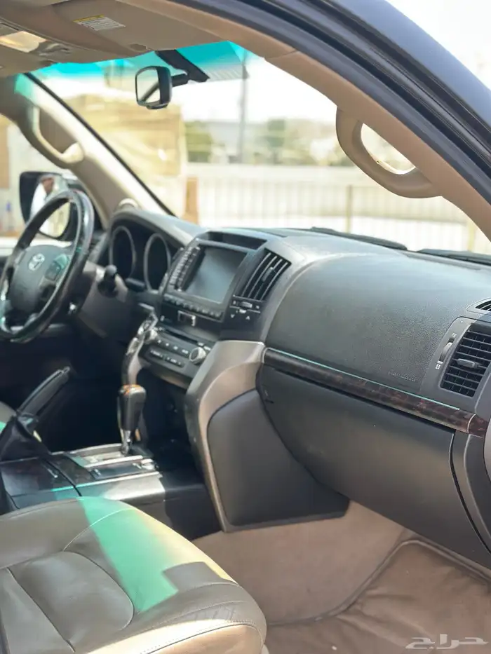 لاندكروزر VXR ( فل كامل ) 9