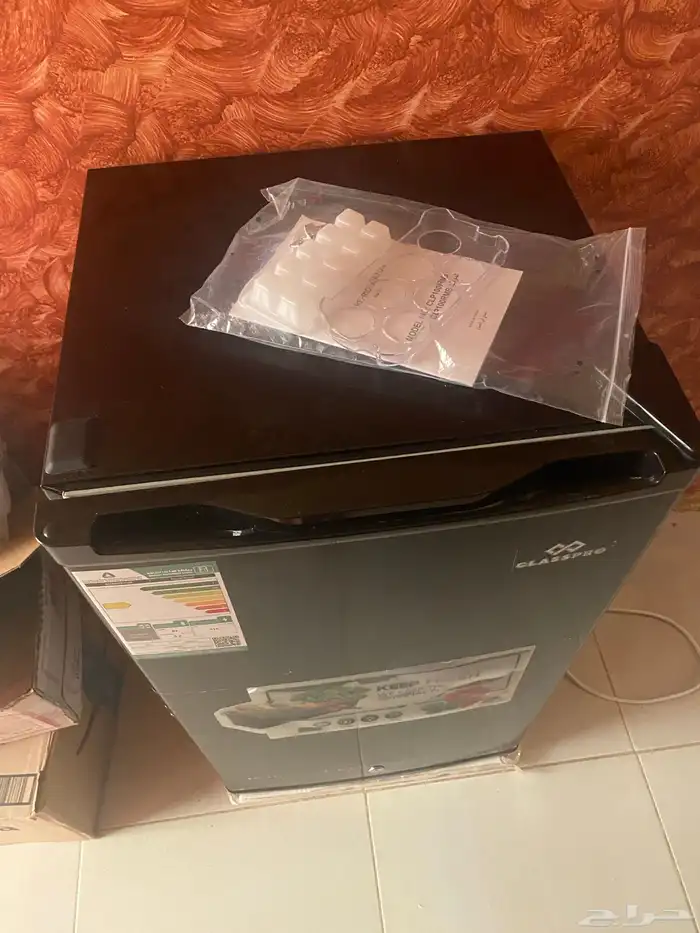 ثلاجة صغيرة كلاس برو سوداء جديدة 10