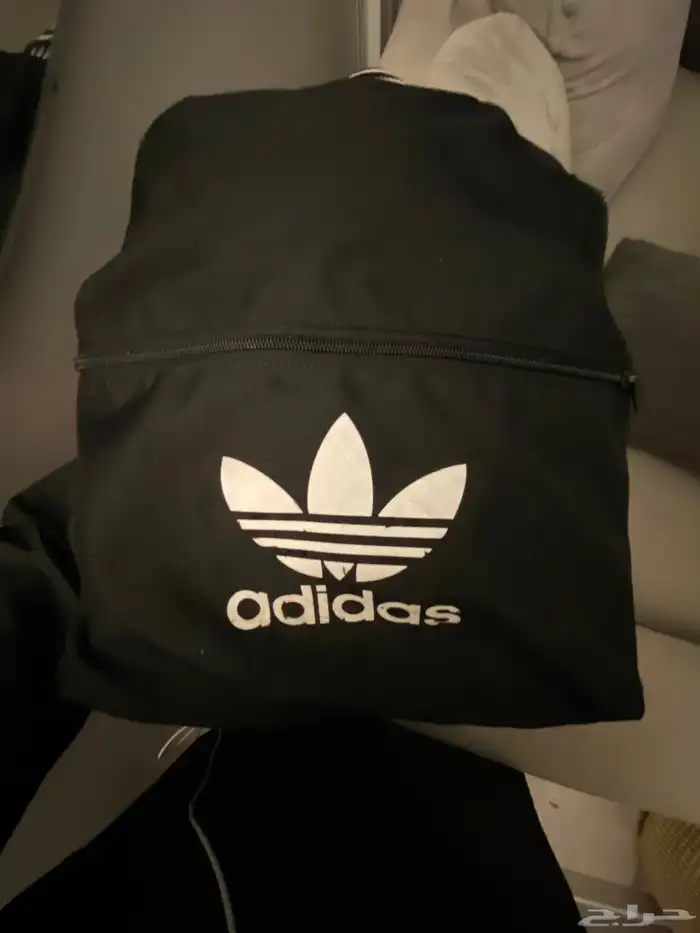 شنطة اديداس اسود بحالة جدا جيدة مستعملة نضيف ترم واحد فقط 0