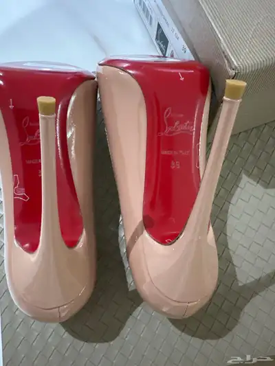 كعب نوع Christian louboutin مقاس 39 index