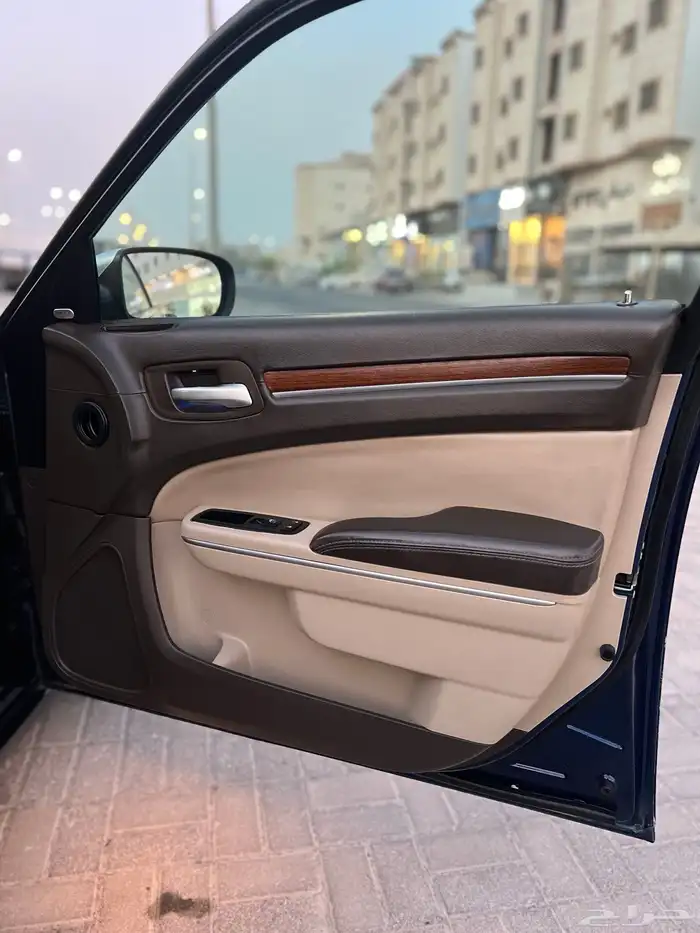 كرايزلر v8اكزكتف ثالت مالك بدي وكاله 2014 20