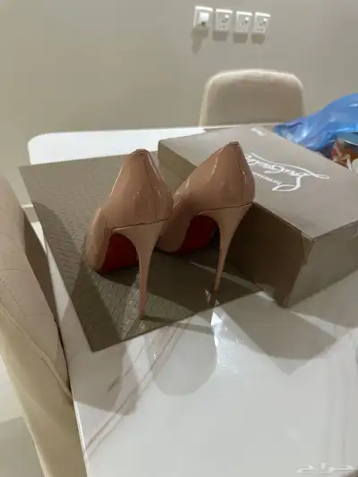كعب نوع Christian louboutin مقاس 39 index
