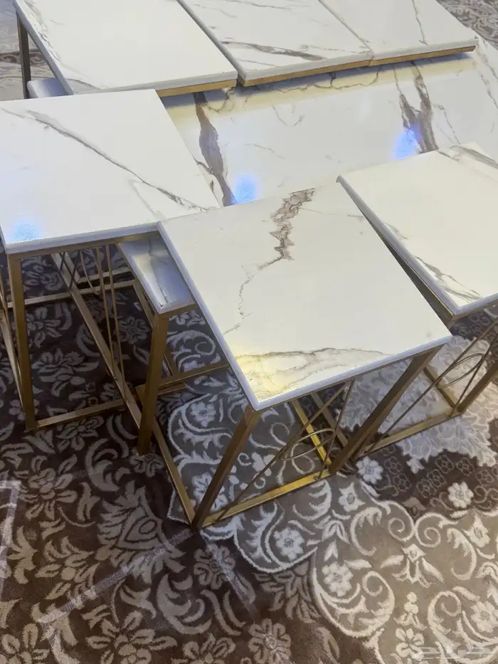 طاولات مع طولات خدمه. 3