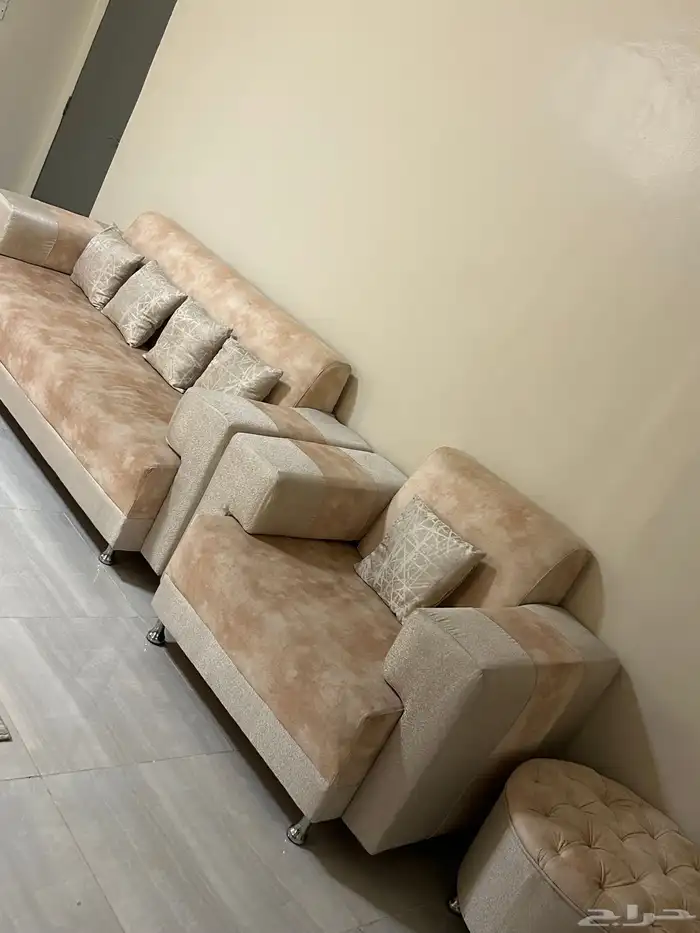 كنب للبيع خمسه قطع واثنين دائريه صغيره 2