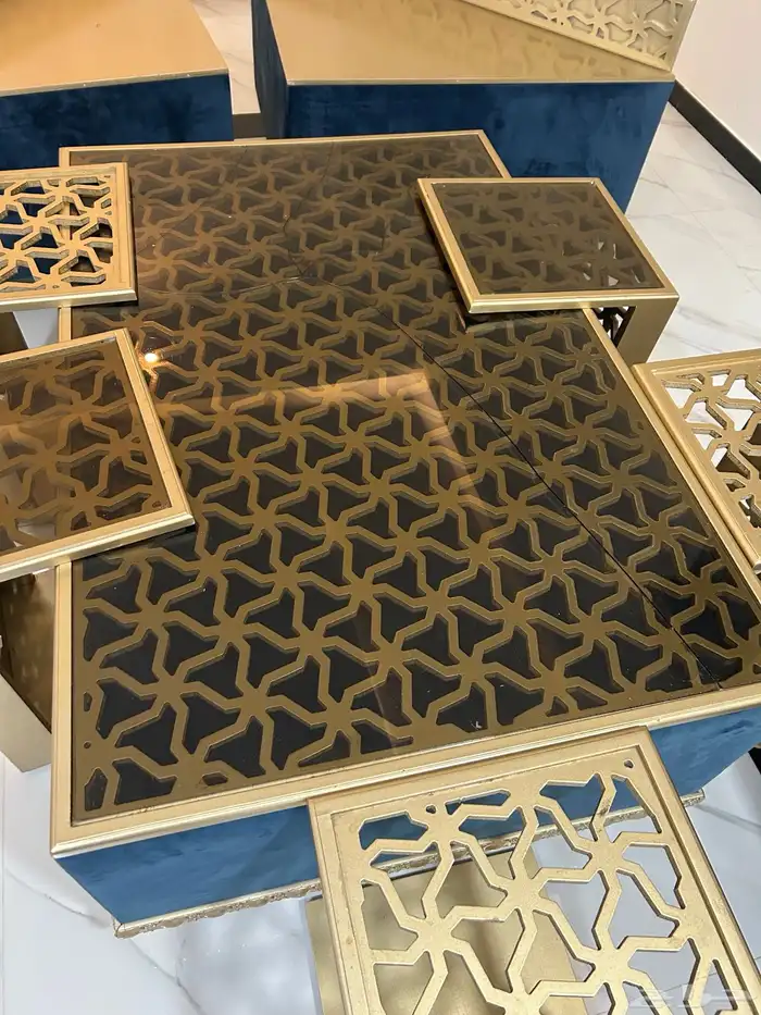 أربع طاولات للبيع وطاولات صغار 4