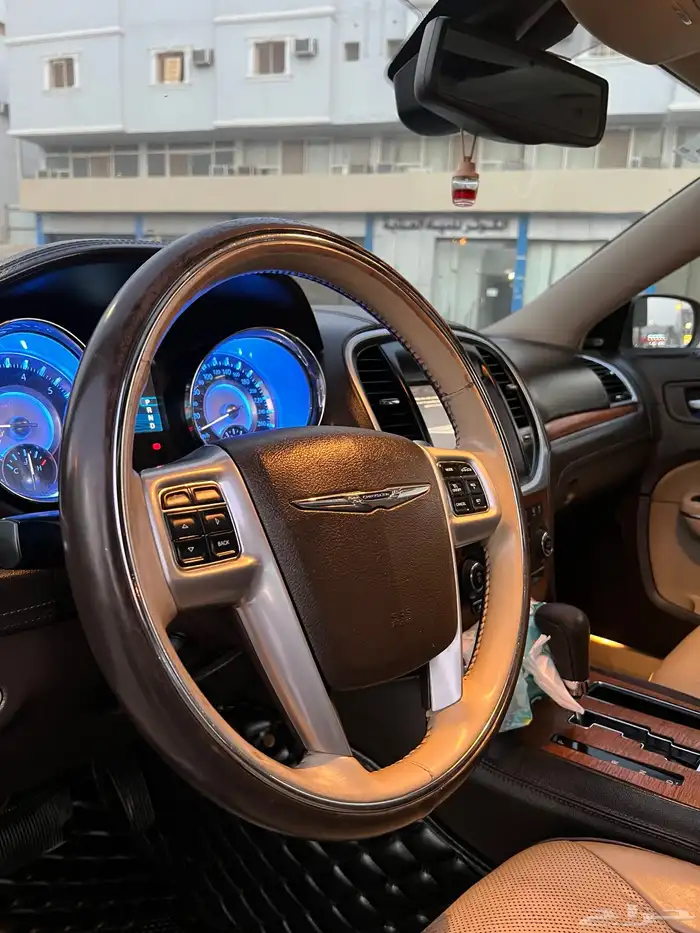 كرايزلر v8اكزكتف ثالت مالك بدي وكاله 2014 16