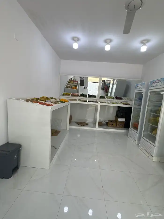 محل خضار وفواكه للبيع او التقبيل في المجنه 2
