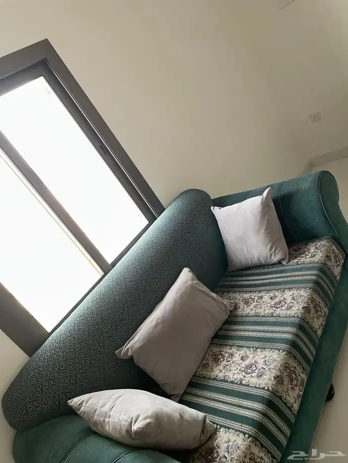 كنب اربع قطع وطاولة مكتب للبيع 0
