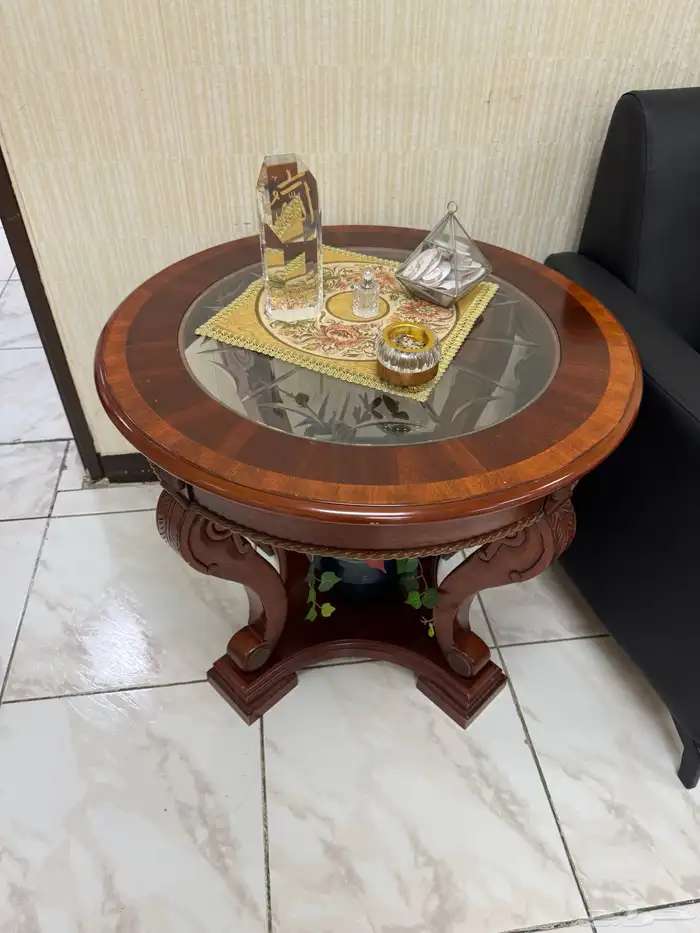 عدد 2 طاوله خشبي من مفروشات المنزل بحاله جيده 0