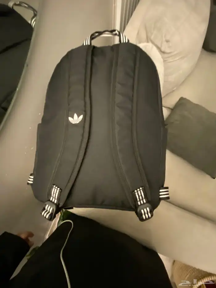 شنطة اديداس اسود بحالة جدا جيدة مستعملة نضيف ترم واحد فقط 2