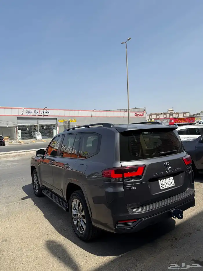 لاندكروزر GXR بنزين 2024 10
