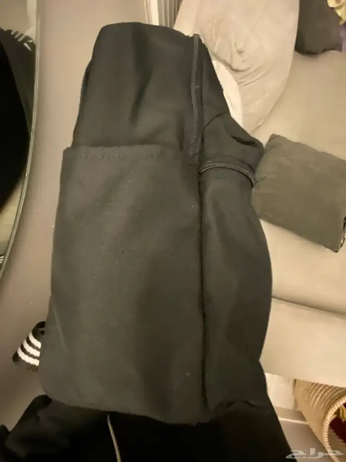 شنطة اديداس اسود بحالة جدا جيدة مستعملة نضيف ترم واحد فقط 1