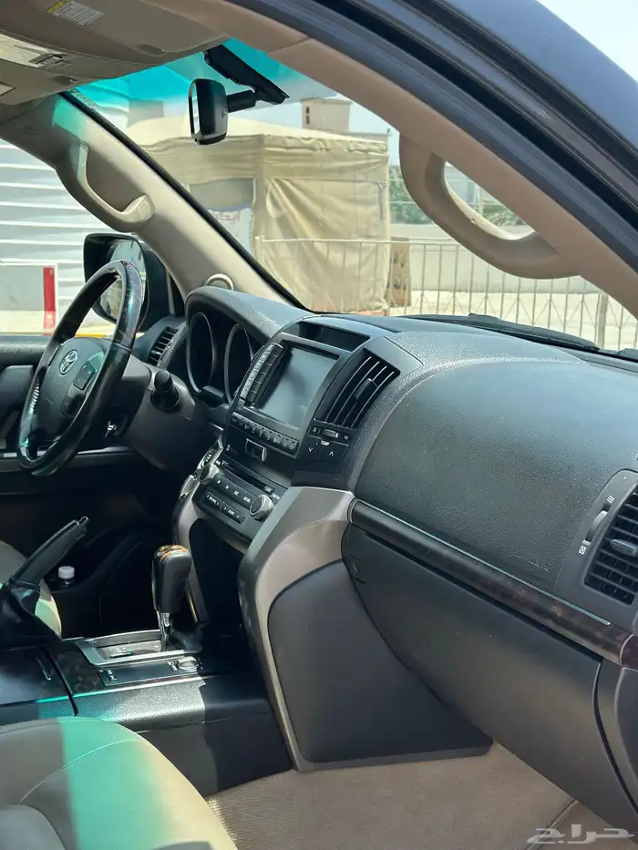 لاندكروزر VXR ( فل كامل ) 10
