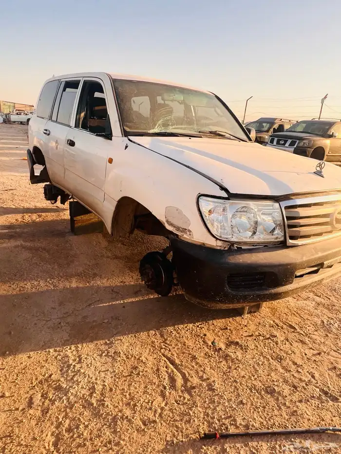 للبيع قطع جيب تايوتا 2000 0
