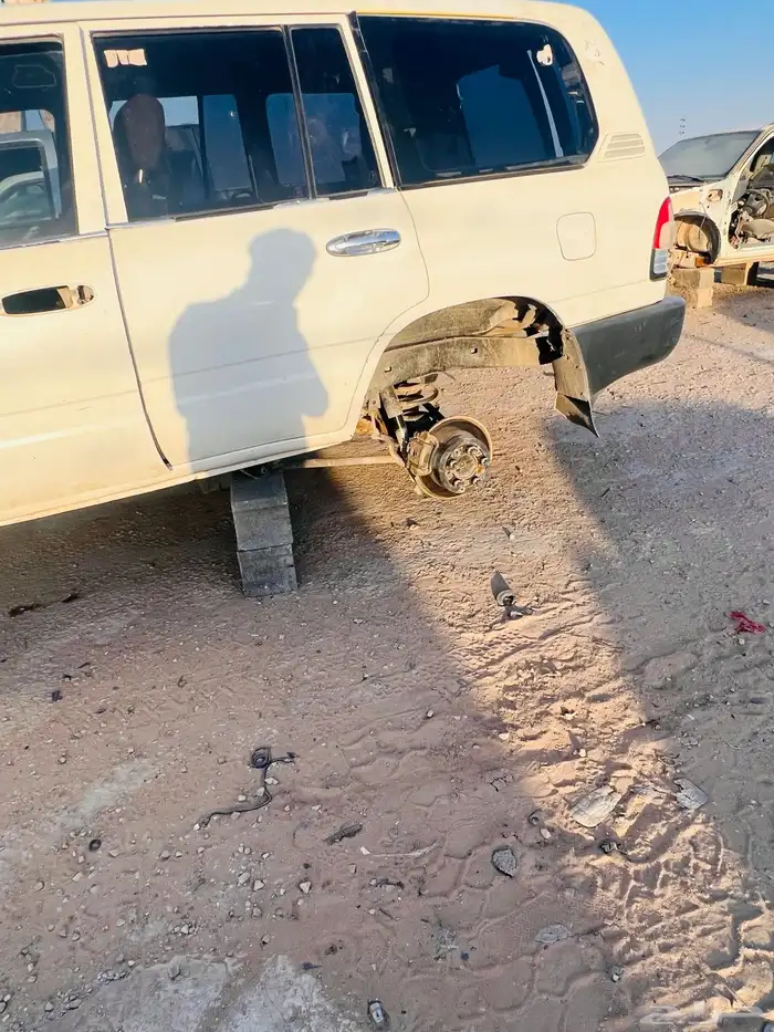 للبيع قطع جيب تايوتا 2000 2