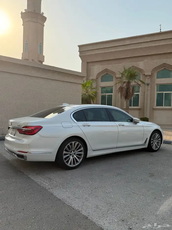 للبيع بي ام دبليو فئة 740 Li فل كامل 16