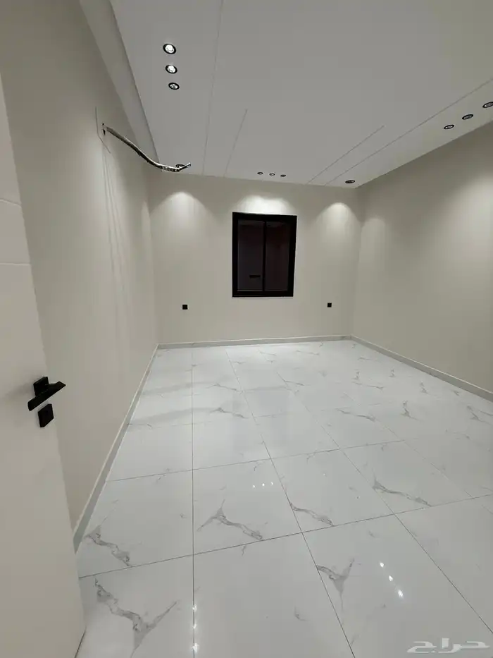 للبيع أدوار أرضيه بحوش وشقق علويه بسطح حي الضيافه خميس مشيط 32