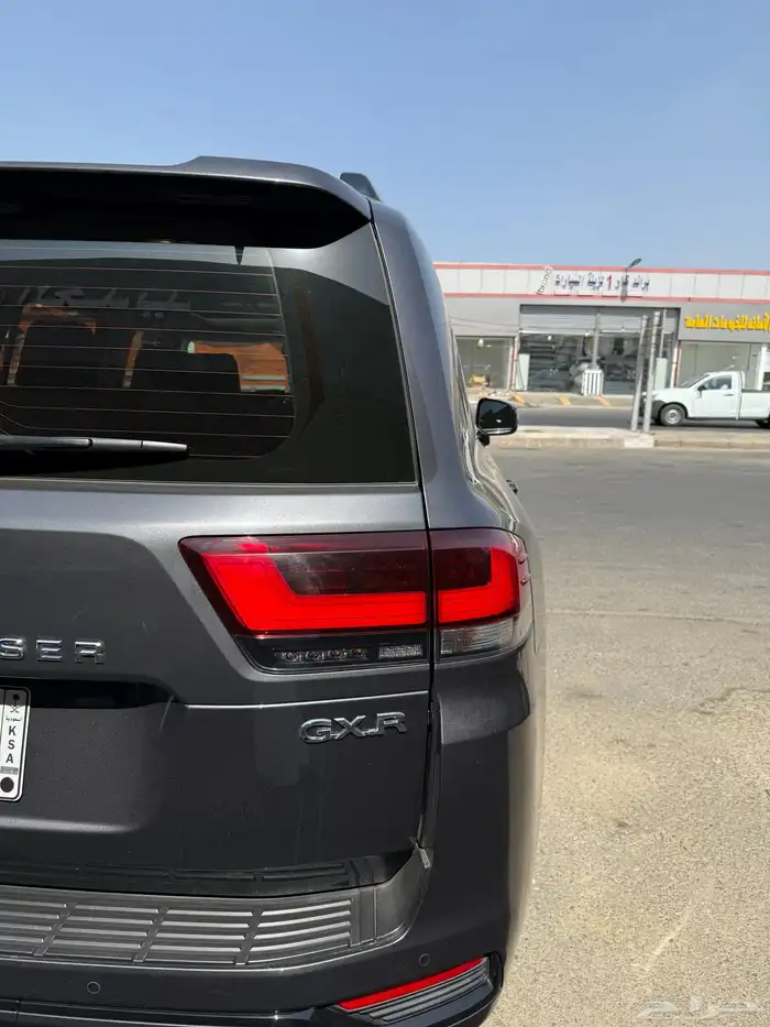 لاندكروزر GXR بنزين 2024 13