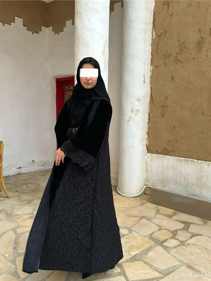 عبايه مخمل مع دانتيل 0