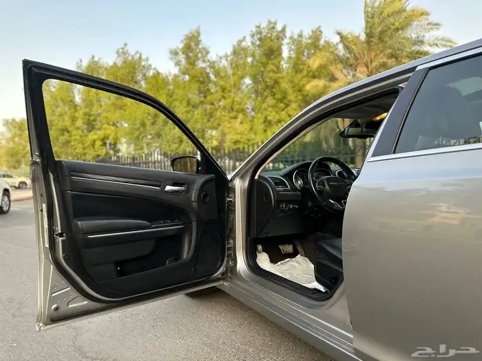 كرايزلر C300 موديل 2015 26
