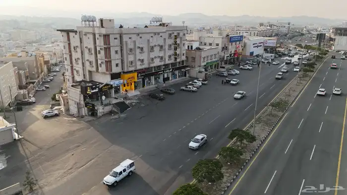 عمارة للإيجار شقق فندقيه سابقا  على شارع الأربعين حي المروج 15