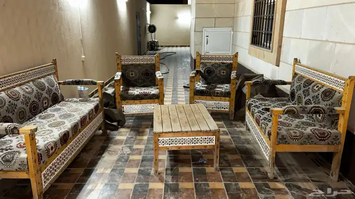 جلسة خارجية حالتها ممتااازة مع غطاء بي في سي 4