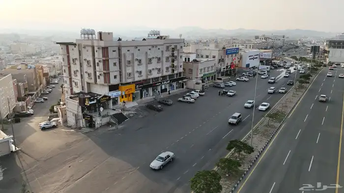 عمارة للإيجار شقق فندقيه سابقا  على شارع الأربعين حي المروج 13