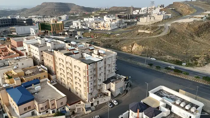 عمارة للإيجار شقق فندقيه سابقا  على شارع الأربعين حي المروج 11