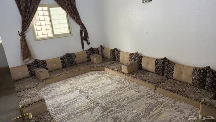 يوجد كنب وفرشه 0