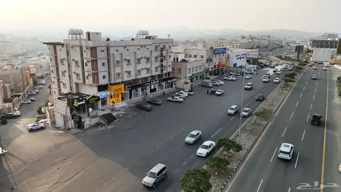 عمارة للإيجار شقق فندقيه سابقا  على شارع الأربعين حي المروج 14