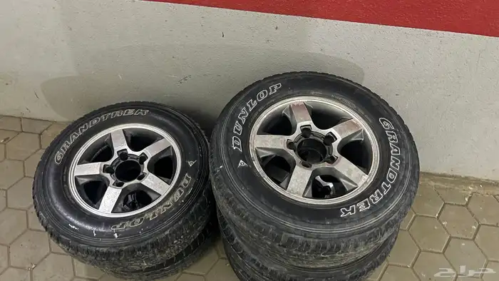 جنوط لكزس مع كفرات Dunlop 3