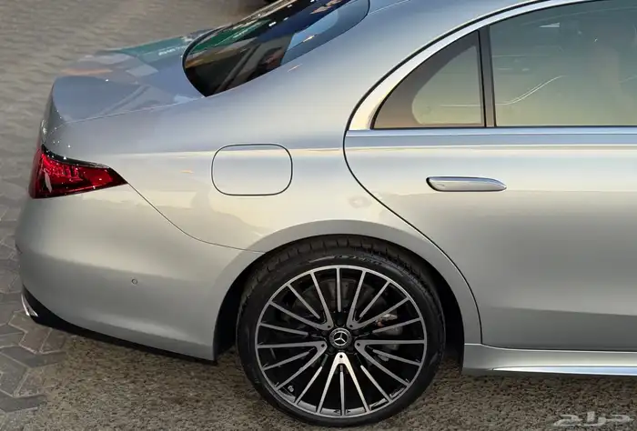 مرسيدس S500 AMG 2023 - شبه اصفار - عداد 4 الاف كيلو فقط 2