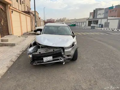 للبيع متسوبيشي أوتلاندر مصدومه من الامام كل الواجهة موديل 2 index
