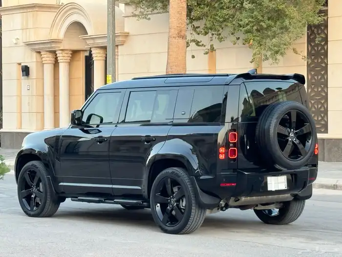 لاند روفر ديفندر P400 موديل 2023 تشيكات وكاله تحت الضمان 11