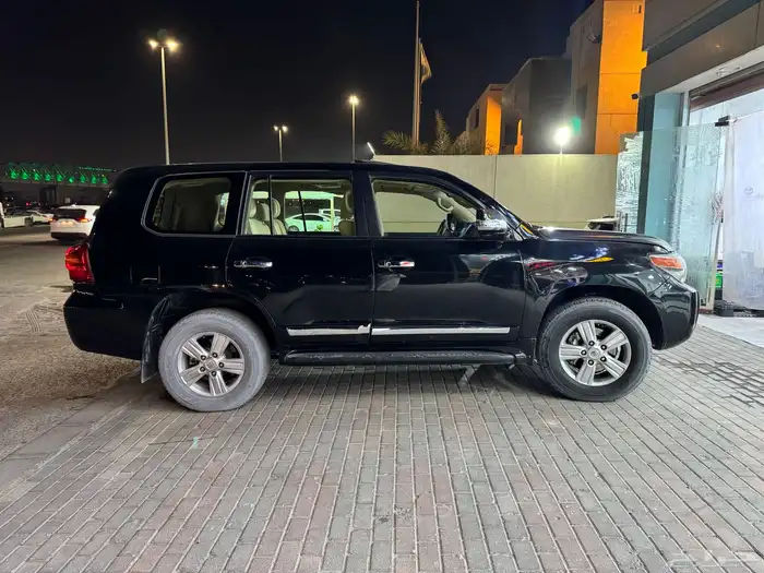 جيب لاندكروزر VXR 2011 السعر فرصه 55 الف فقط 3