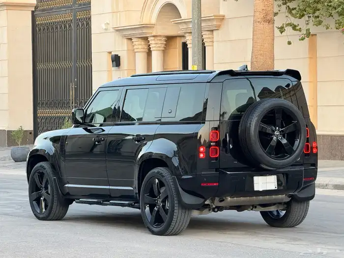 لاند روفر ديفندر P400 موديل 2023 تشيكات وكاله تحت الضمان 12