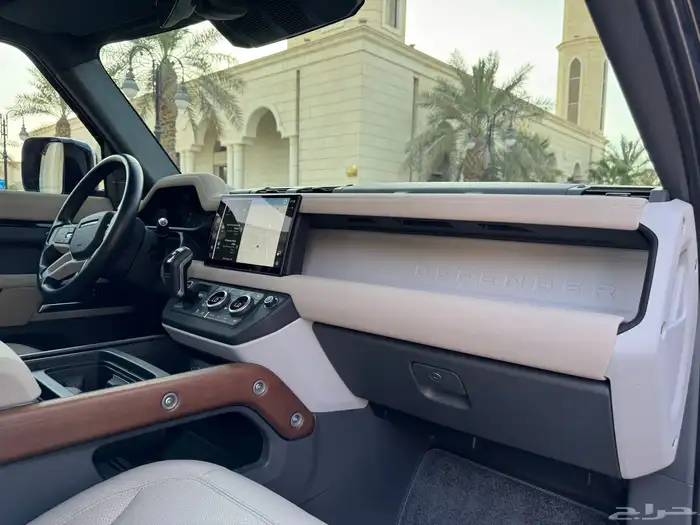 لاند روفر ديفندر P400 موديل 2023 تشيكات وكاله تحت الضمان 37