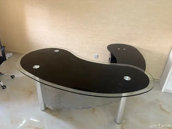 مكتب زحاجي جميل الشكل 3