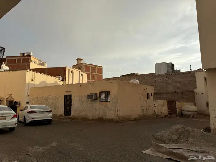 بيت للبيع في طريق الحزام في موقع جدا مميز 0