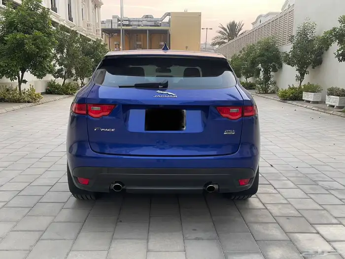 جاكوار F Pase 11