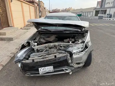 للبيع متسوبيشي أوتلاندر مصدومه من الامام كل الواجهة موديل 2 index