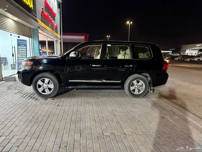 جيب لاندكروزر VXR 2011 السعر فرصه 55 الف فقط 0