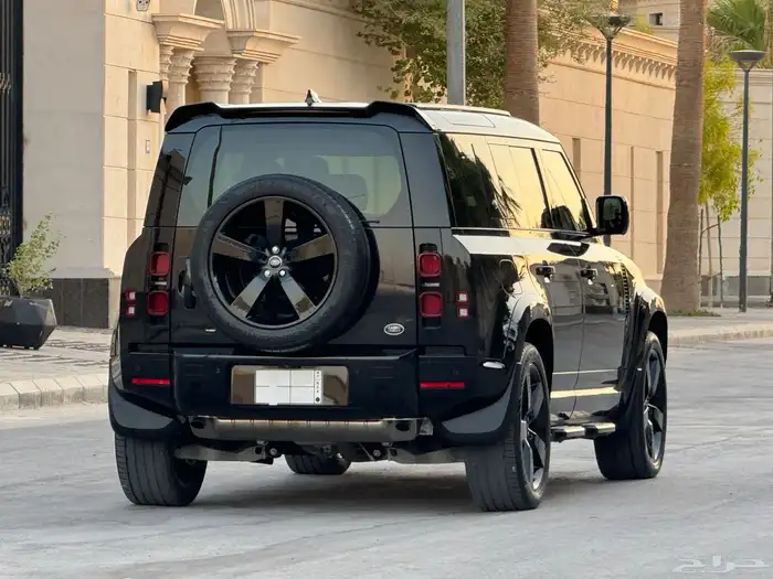 لاند روفر ديفندر P400 موديل 2023 تشيكات وكاله تحت الضمان 16