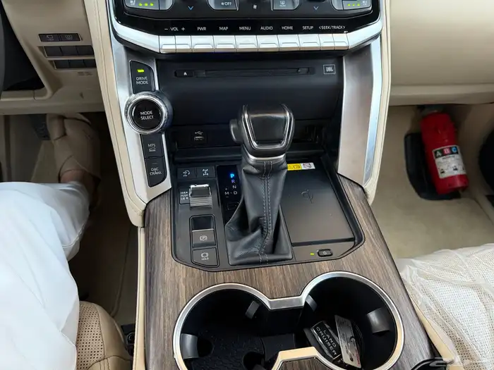 لندكروزر VXR 2022 28