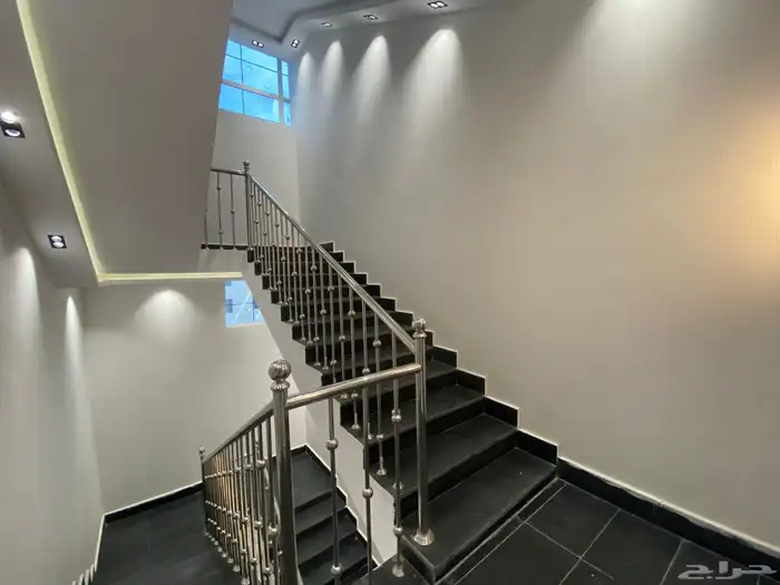 للبيع شقق تمليك مساحه 275 م مع سطح 6 غرف 580 الف 24