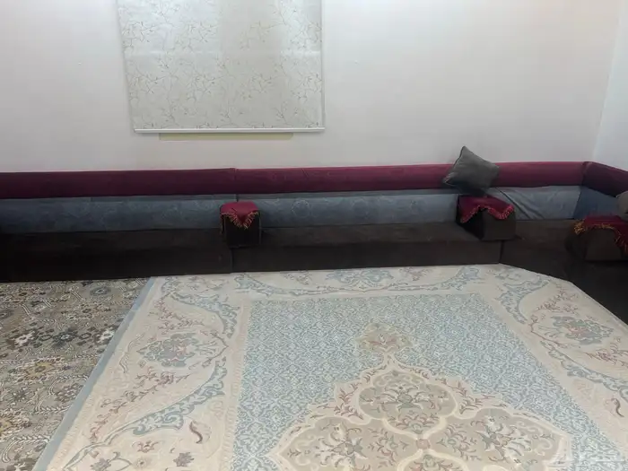 جلسه ارضيه شبه جديده للبيع مع طاوله 0