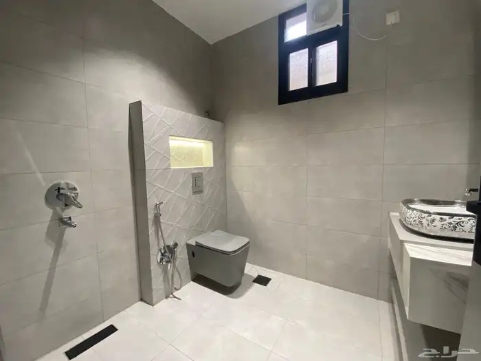 للبيع شقق تمليك مساحه 275 م مع سطح 6 غرف 580 الف 20