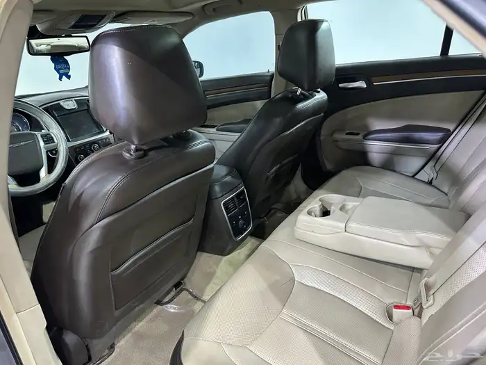 كرايزلر c300 2014 v8 هيمي 12