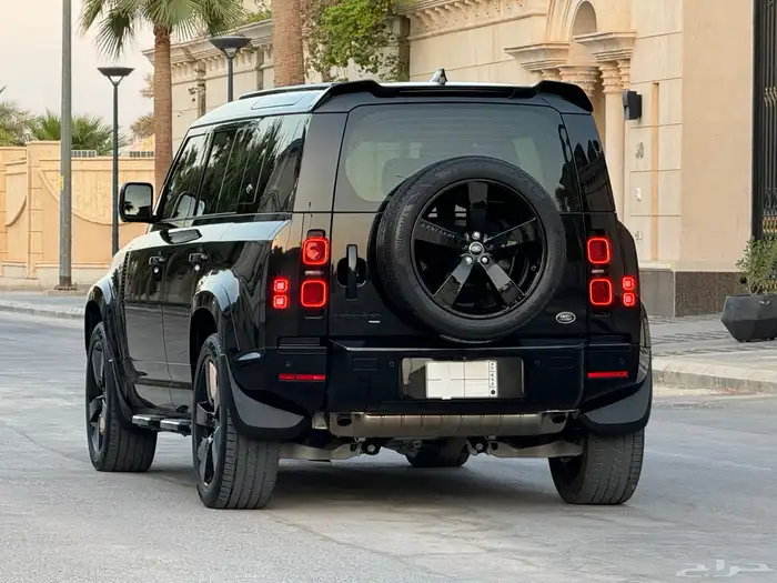 لاند روفر ديفندر P400 موديل 2023 تشيكات وكاله تحت الضمان 14