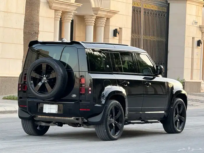 لاند روفر ديفندر P400 موديل 2023 تشيكات وكاله تحت الضمان 18
